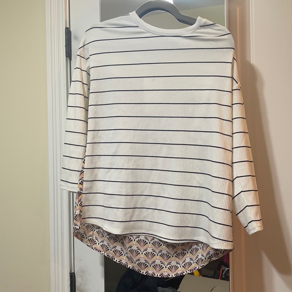 3/4 length stripped shirt w/ decor on back